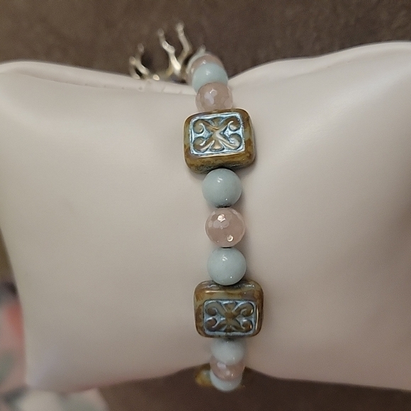 HANDMADE Rose Quartz Jade Floral Czech Glass Beaded Horse Charm Bracelet - Picture 2 of 6